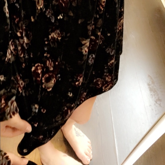 Classic flower print, velour dress - Picture 2 of 2
